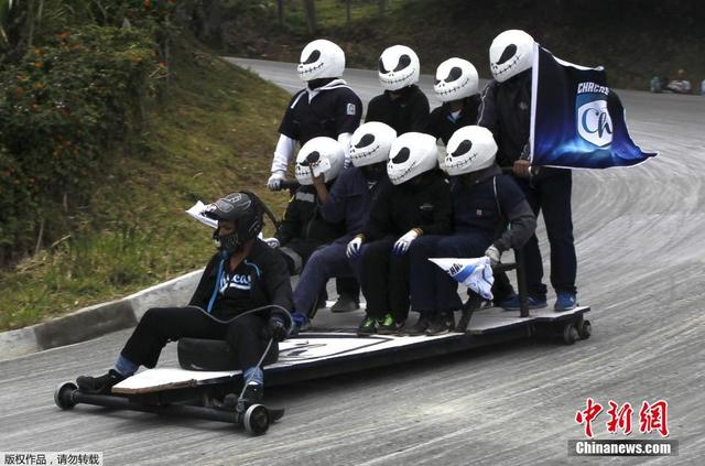 哥倫比亞輥車節開幕 民眾駕駛自製小車萌態百齣