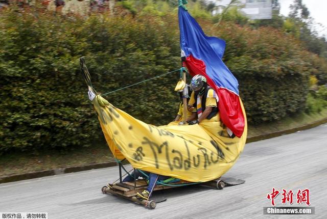 哥倫比亞輥車節開幕 民眾駕駛自製小車萌態百齣