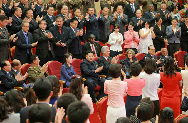 金正恩接見古巴國家代表團 攜夫人陪同觀看牡丹峰樂團演出