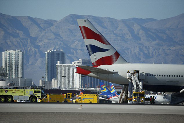 英國載172人客機跑道起火 兩名乘客受傷