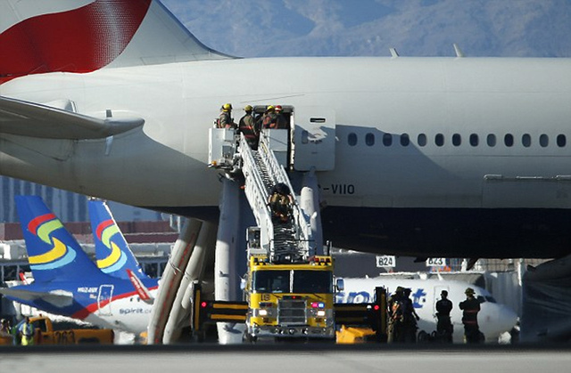 英國載172人客機跑道起火 兩名乘客受傷