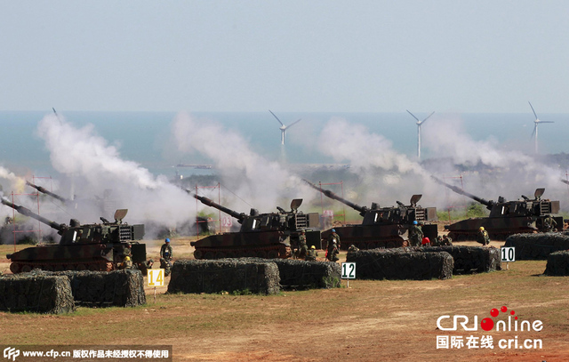 台灣“漢光”軍演舉行 士兵試射榴彈炮