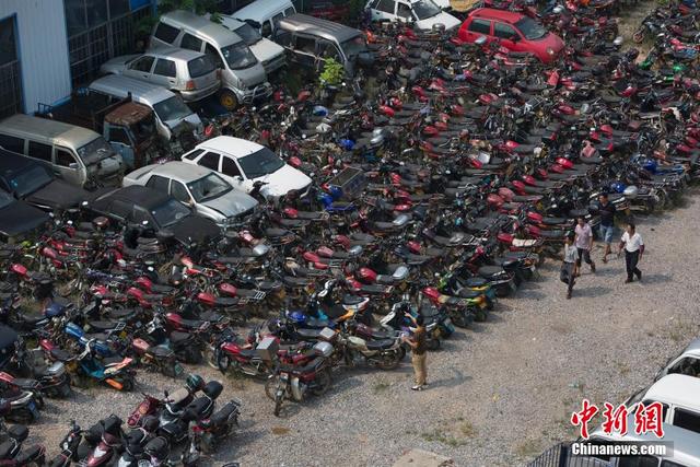 湖南韶山“汽車墳場”報廢車輛密密麻麻