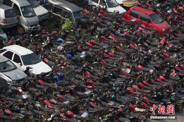 湖南韶山“汽車墳場”報廢車輛密密麻麻