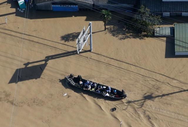 日本暴雨致上萬房屋被淹 航拍圖曝光