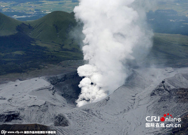 日本阿蘇山噴發濃煙沖天 噴發規模罕見