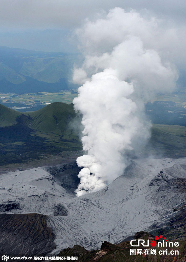 日本阿蘇山噴發濃煙沖天 噴發規模罕見