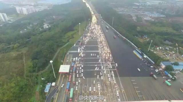 國慶高速路變低速 收費口變停車場