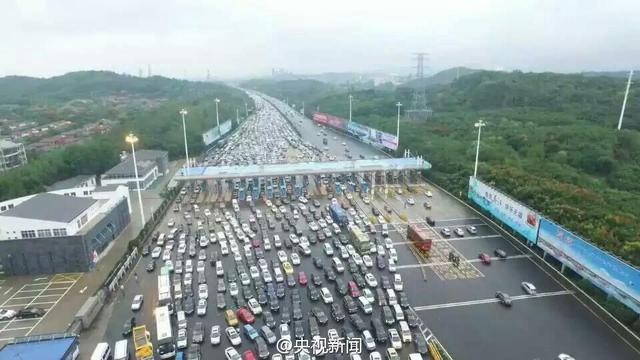 國慶高速路變低速 收費口變停車場