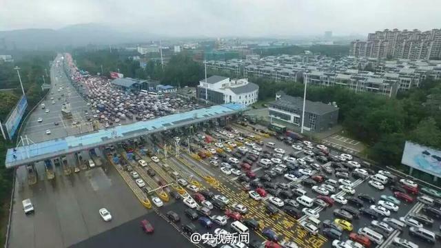 國慶高速路變低速 收費口變停車場