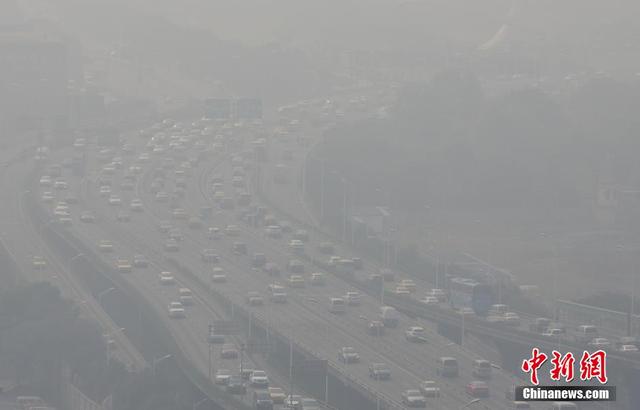 北京發濃霧重污染雙預警 多地現霧霾天氣