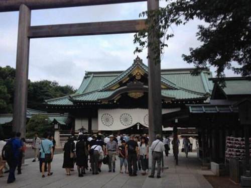 安倍晉三以“內閣總理大臣”名義向靖國神社供奉祭品