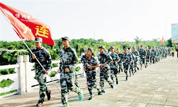 【教育醫衛圖文列表】【教育專題-中學教育】【焦點圖】【儋州專題-圖説儋州】【即時快訊】儋州300學子遠足20公里軍訓