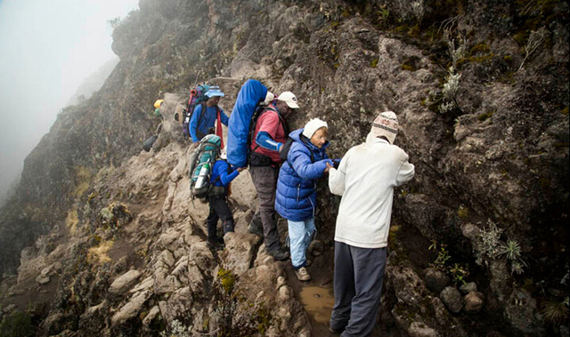 俄86歲老奶奶征服乞力馬扎羅山 成最年長登頂者