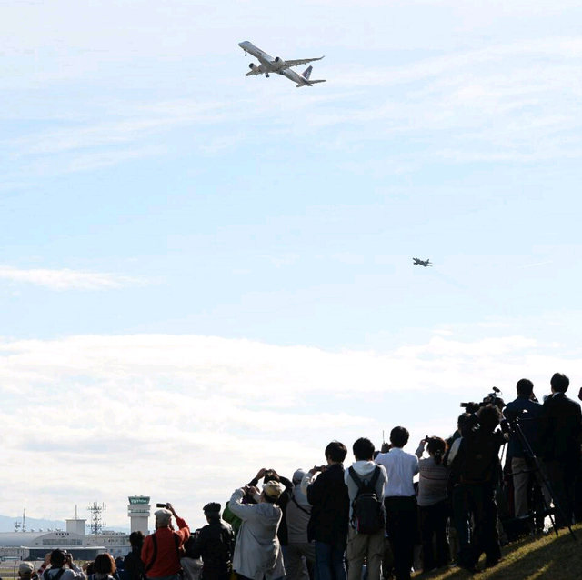 日本首架國産噴氣式客機首飛