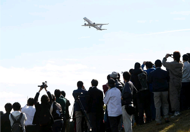 日本首架國産噴氣式客機首飛