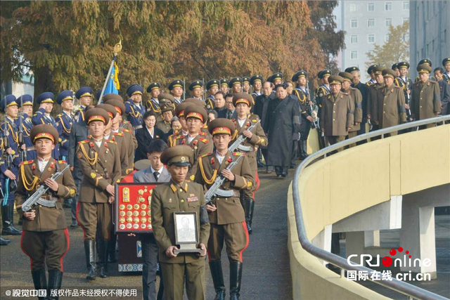 朝為94歲元帥李乙雪舉行國葬 金正恩親自撒土