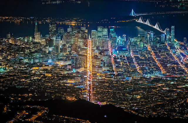 美攝影師兩千米高空俯拍大都市絢麗夜景