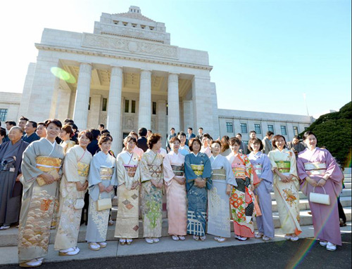 日華媒：日本女議員靠顏值闖政壇 煩惱多受歧視