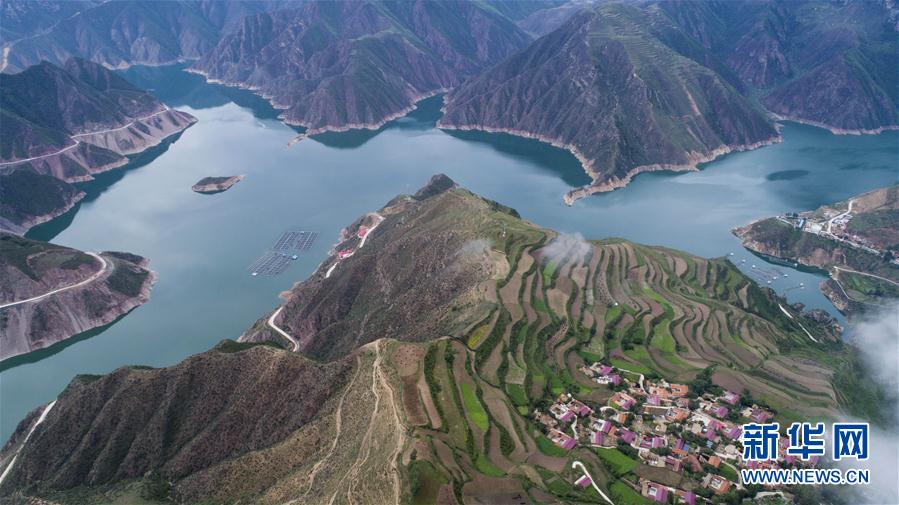 甘肅九甸峽風景如畫