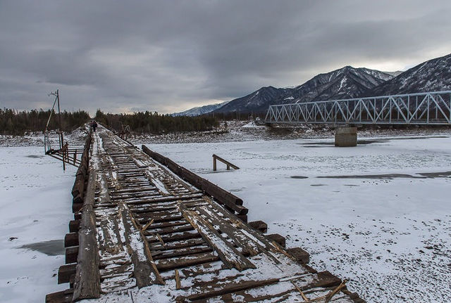 世界最驚險大橋：寬僅兩米無護欄 常年冰雪覆蓋