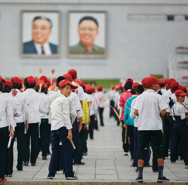 實拍朝鮮城市現代化時尚生活 民族服裝絢麗多彩