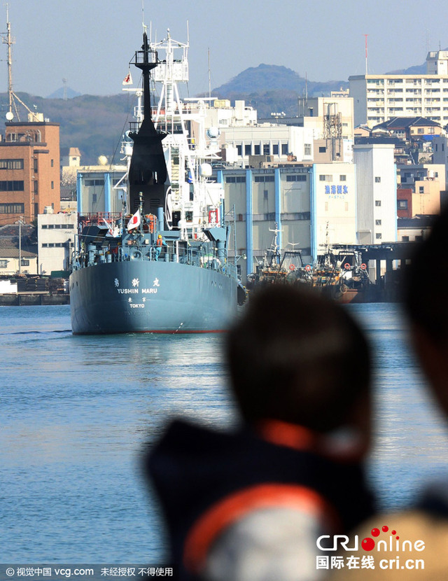 日本捕鯨船隊出發前往南極海域