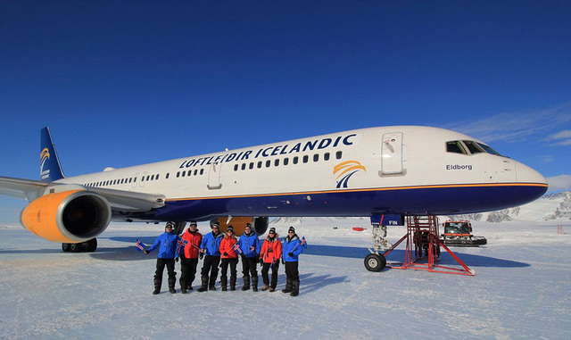 波音757客機首次成功降落南極藍冰跑道 創造歷史