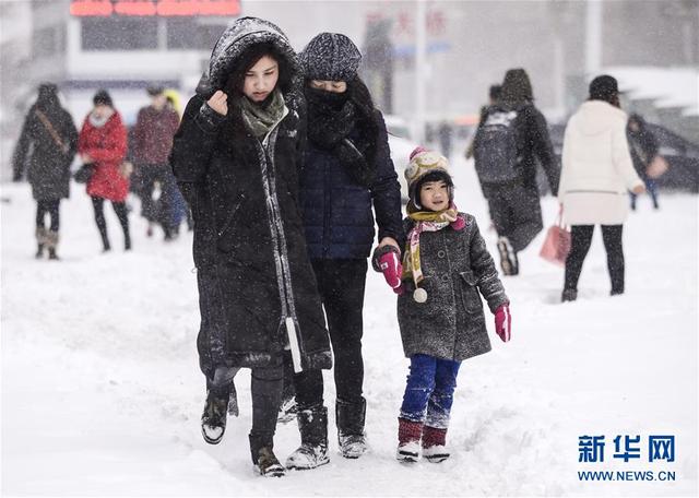 烏魯木齊遭罕見暴雪 積雪超37釐米突破歷史極值