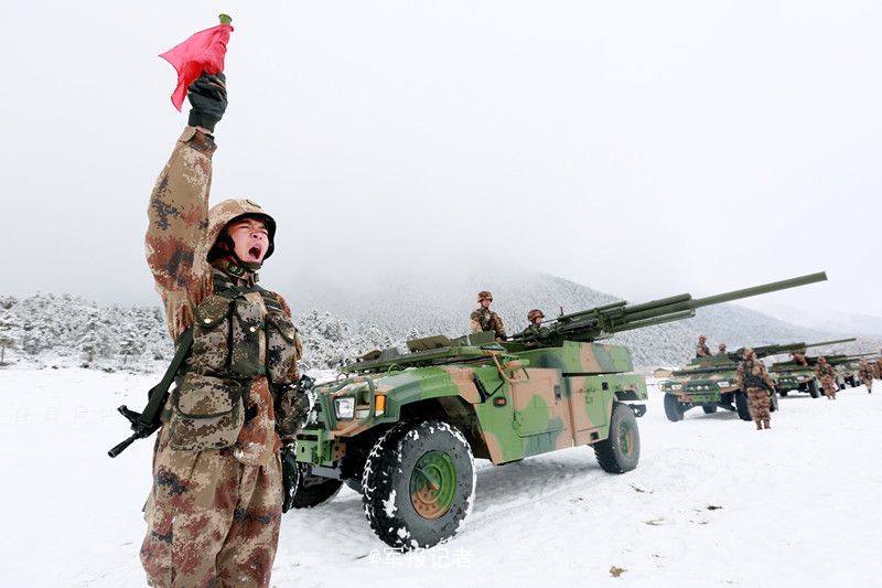 西藏軍區裝備新型速射迫擊炮