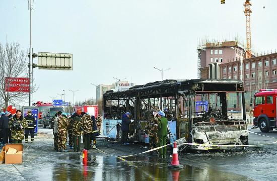 銀川公交車縱火案親歷者:逃跑時兩次摔倒在火裏