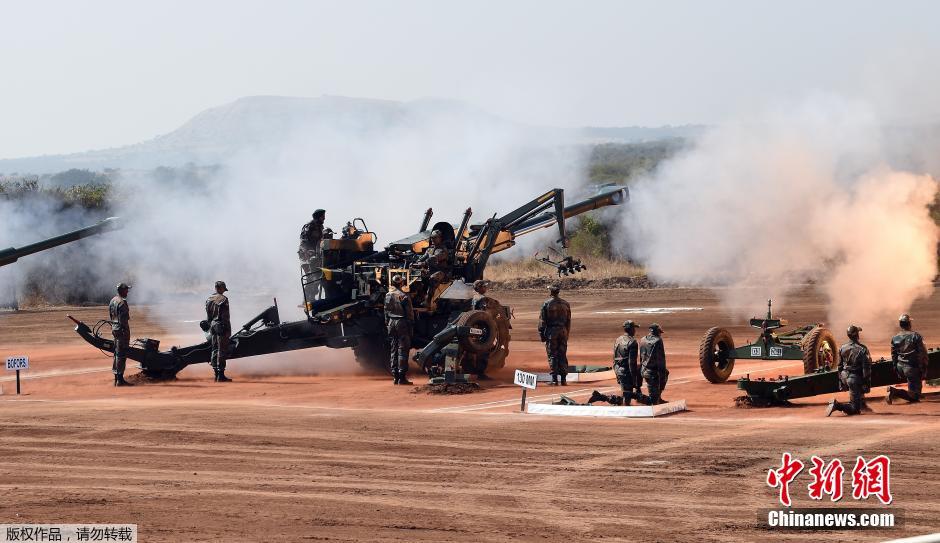 印度炮兵舉行軍事演習 各種火力齊亮相(高清組圖)