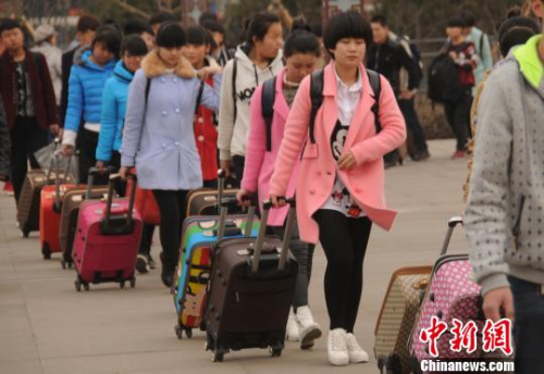 春運火車票迎退票高峰 除夕前三日"回籠票"下周放出