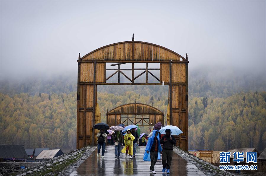 新疆禾木：雨中仙境