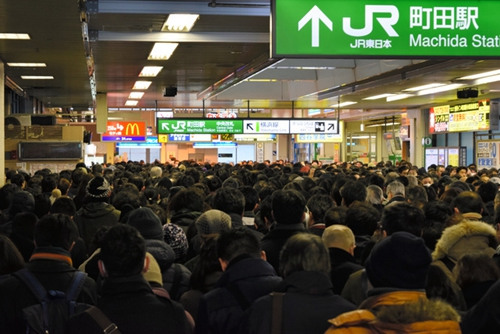 日本關東地區強降雪致204人傷 惡劣天氣或持續