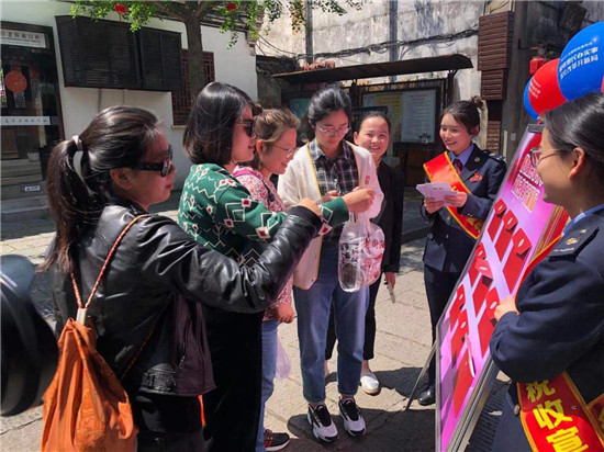 （城市頻道）學史崇德辦實事 南京市稅務局第一稽查局志願青年進老街_fororder_圖片3