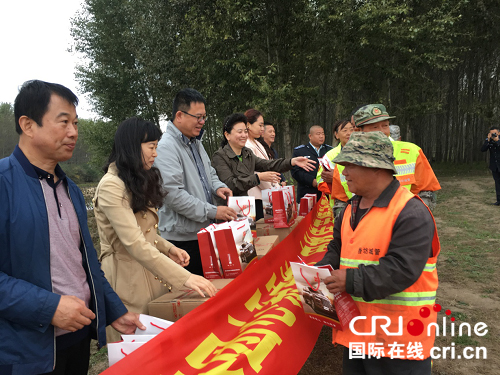 已過　原創【本網原創】哈爾濱香坊區慰問環衛工人送月餅獻愛心