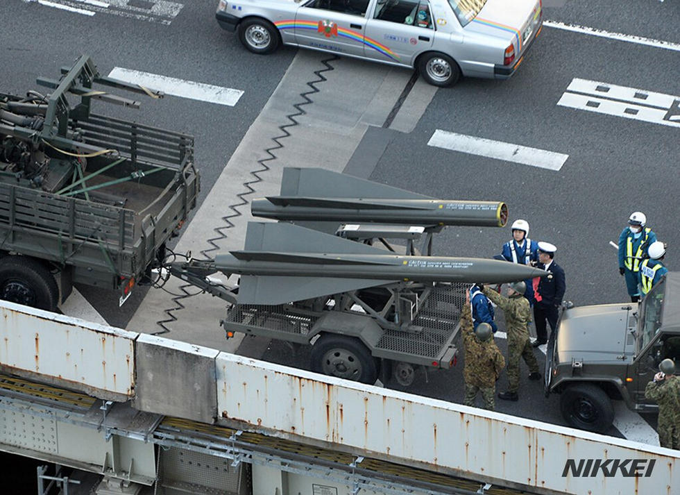 日本自衛隊導彈公路上掉落彈頭(組圖)