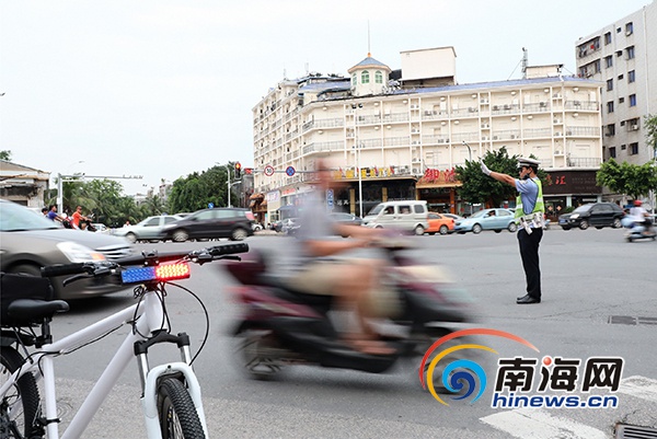 還未審核 【交通文字列表】【即時快訊】三亞警用自行車亮相街頭 市民稱有親和力