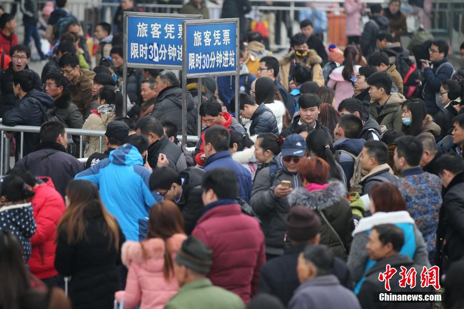 臨近春節 公路客運迎客流高峰