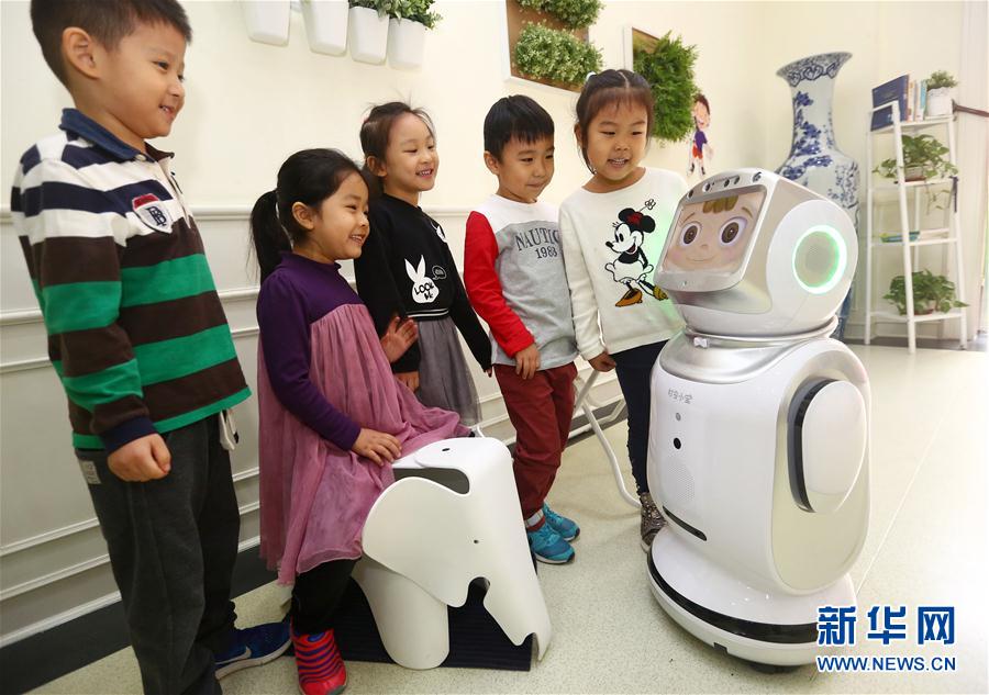 “高科技玩伴”亮相天津幼兒園