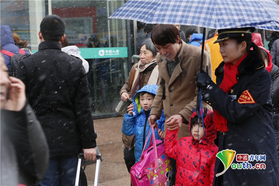 春運返程高峰多地大雪 濟南火車站推出多項便民服務