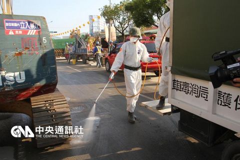 台南震災搜救結束 臺軍化學兵大規模消毒（圖）