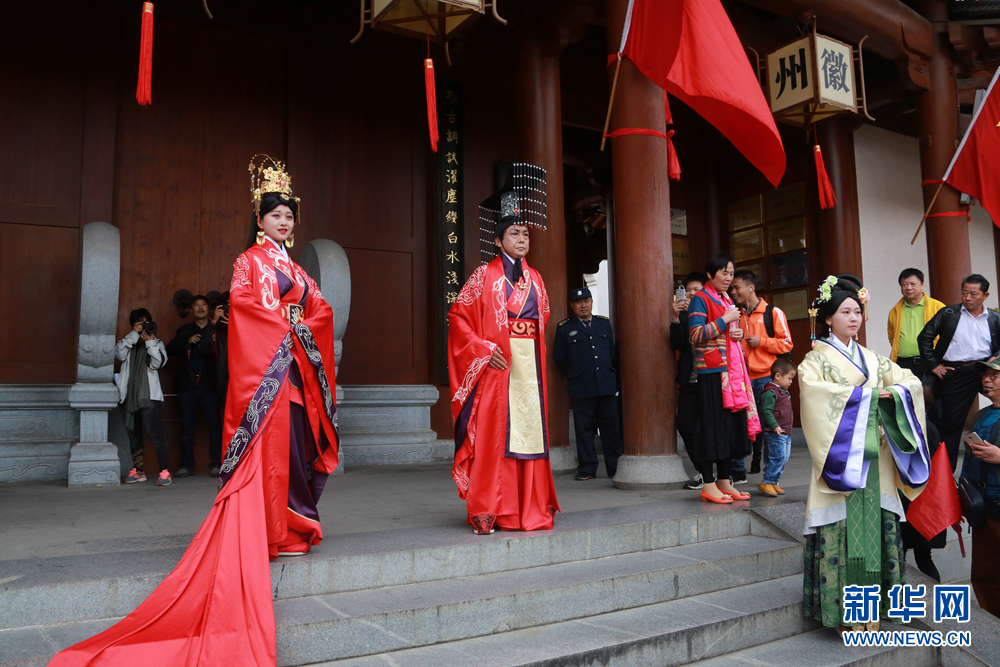 徽州古城上演古裝秀