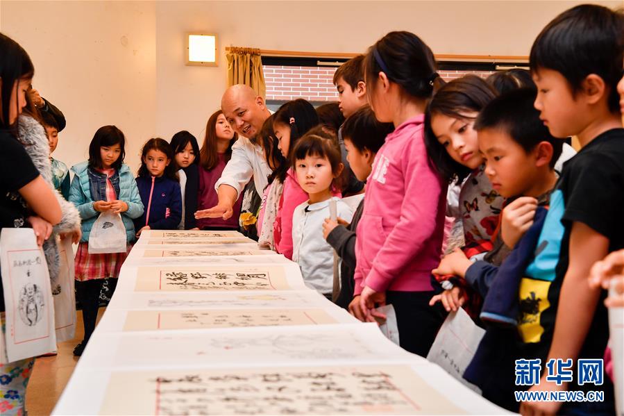 中國非遺“木版浮水印”技藝走進法國校園