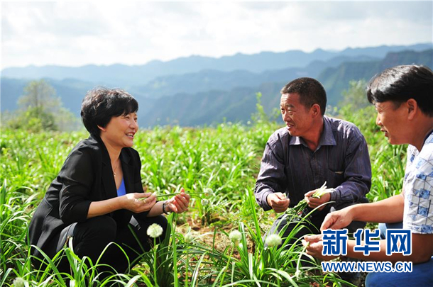 （訪談） “烏蒙臘梅”余留芬：帶頭與貧困“較勁”的“拼命支書”