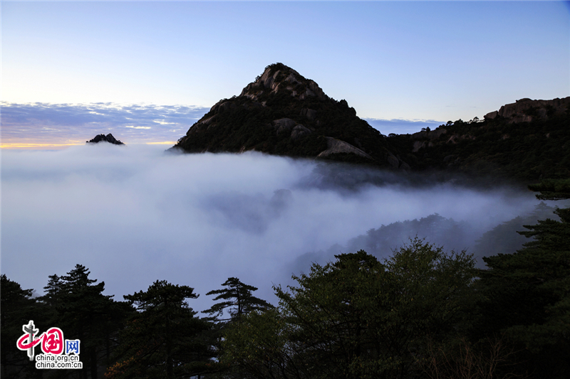 秋觀雲海 用身心體味黃山的自然神奇