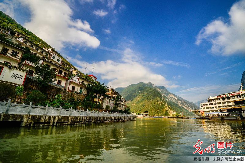 重慶巫山：三峽水庫試驗性蓄水完成 生態平湖美景如畫