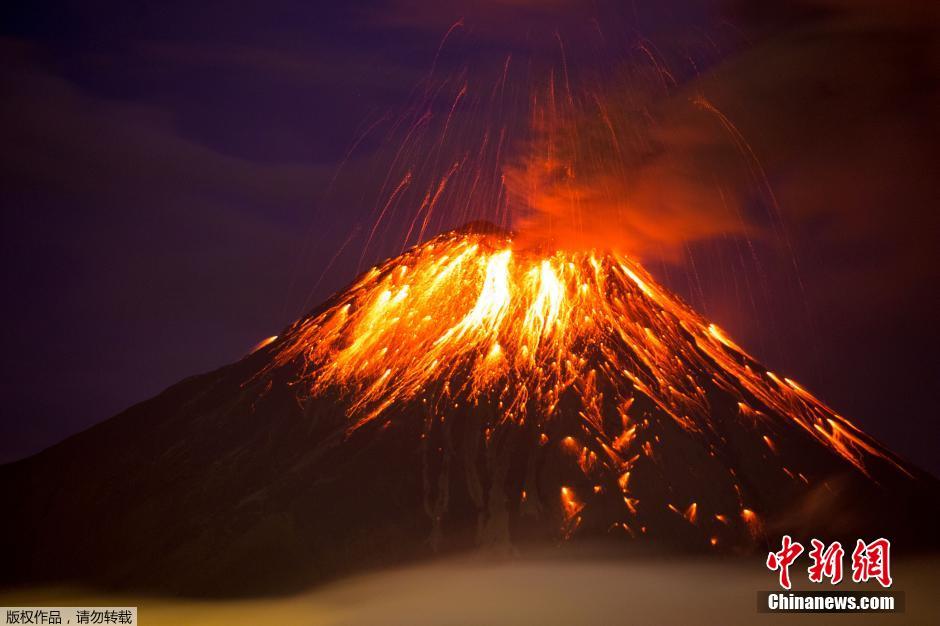 厄瓜多爾通古拉瓦火山噴發 夜空絢麗