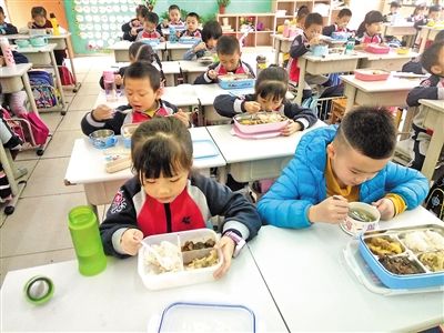 重慶一小學出臺“好習慣手冊”被讚接地氣